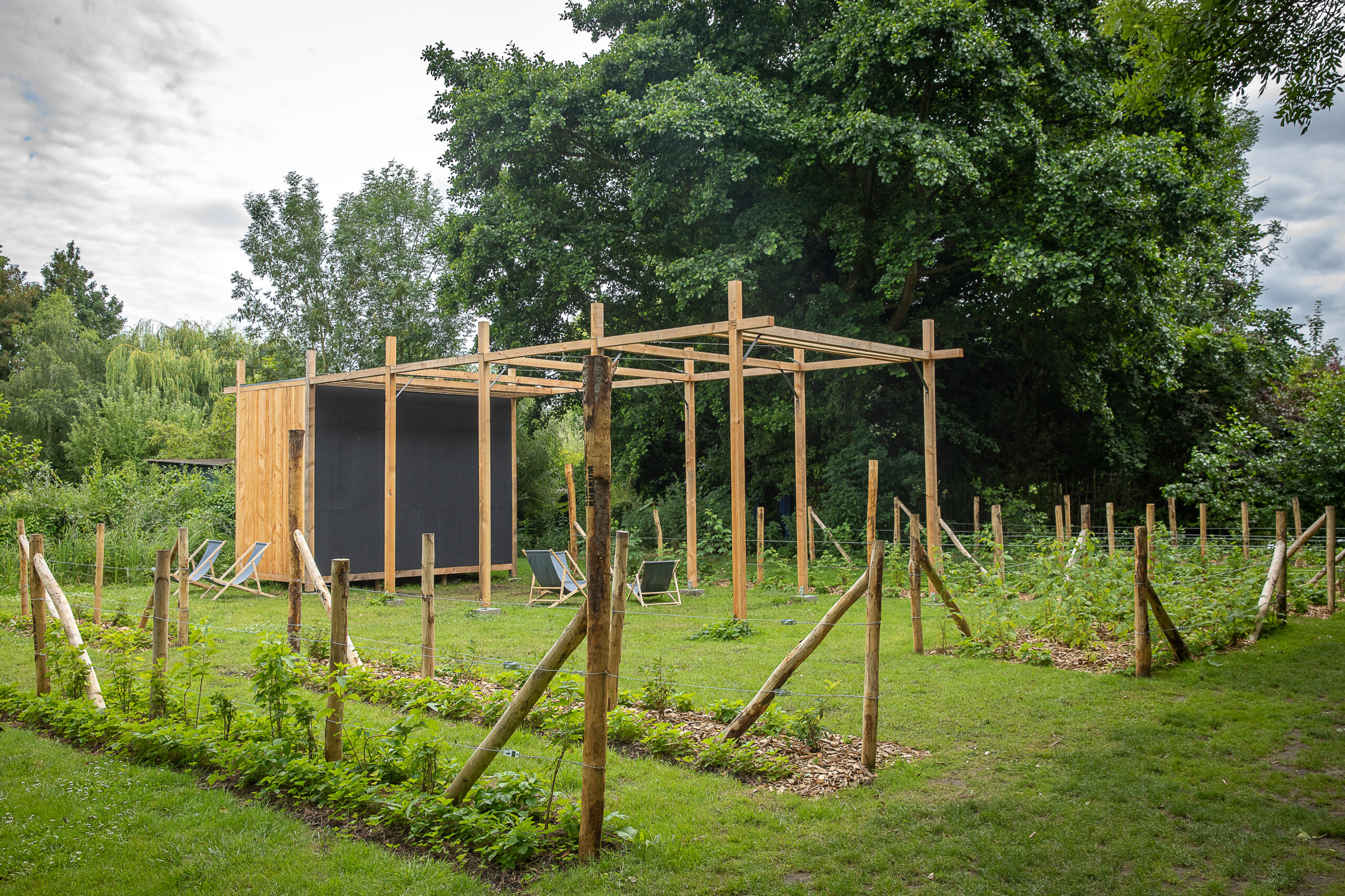 Abri de Jardin : Conception et Installation - Les Jardins de la Vallée